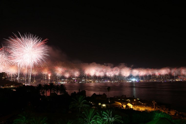 Jounieh International Festival 2014 Flies Fireworks Photo Contest Winners to Europe